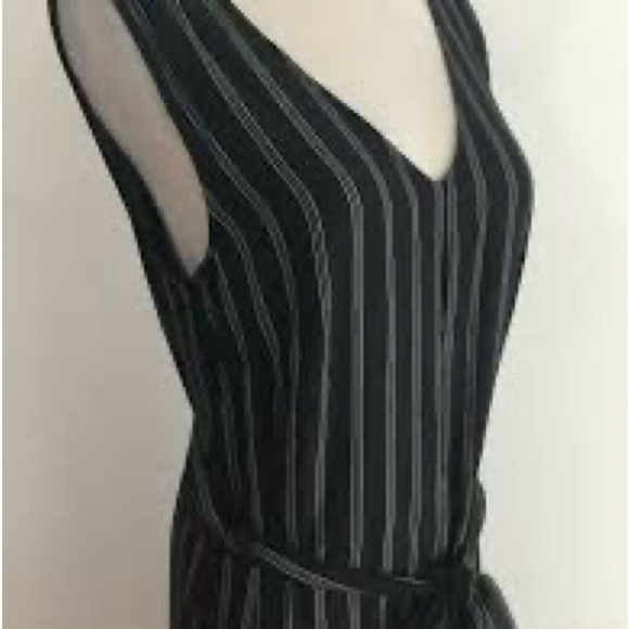 ⭐️MaxStudio,Instantly Slimming V-Neck Pantsuit,Firm Price,Adorable MSRP $130 - Picture 9 of 9